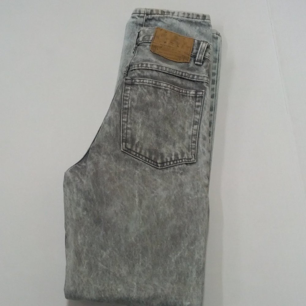 VTG  diamond wash high waisted straight leg jeans